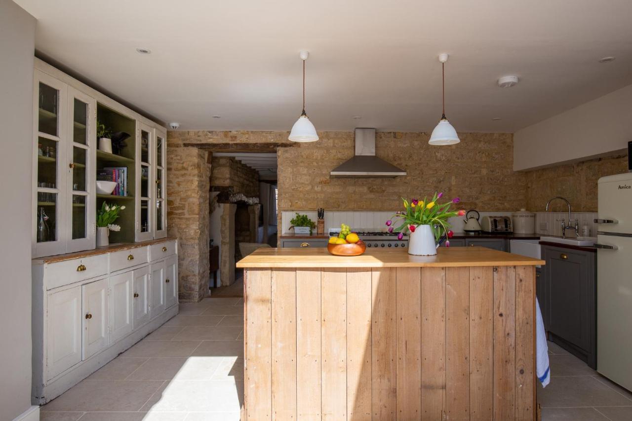 Gleneda Cottage - A Renovated, Traditional Cotswold Cottage Full Of Charm With Fireplace And Garden Bourton on the Hill Esterno foto