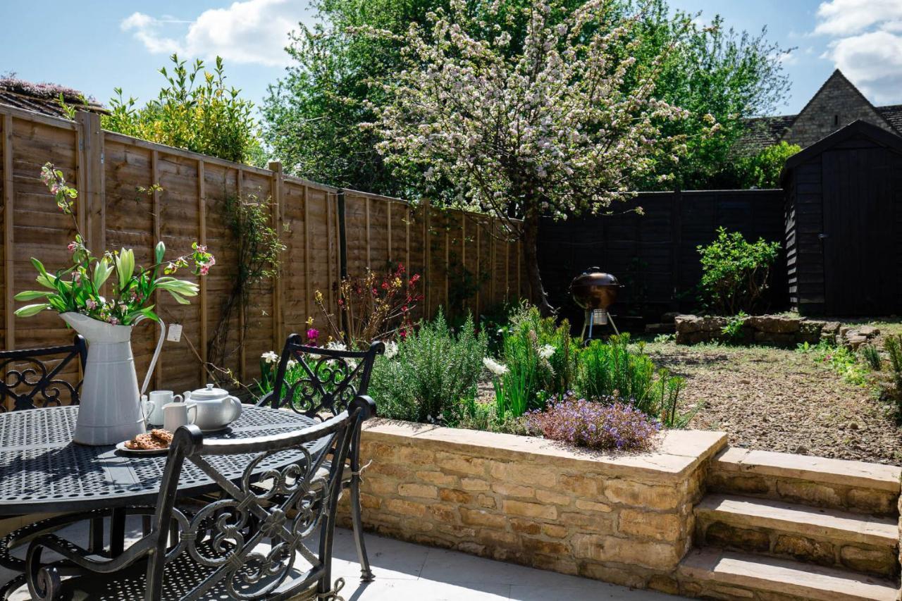 Gleneda Cottage - A Renovated, Traditional Cotswold Cottage Full Of Charm With Fireplace And Garden Bourton on the Hill Esterno foto