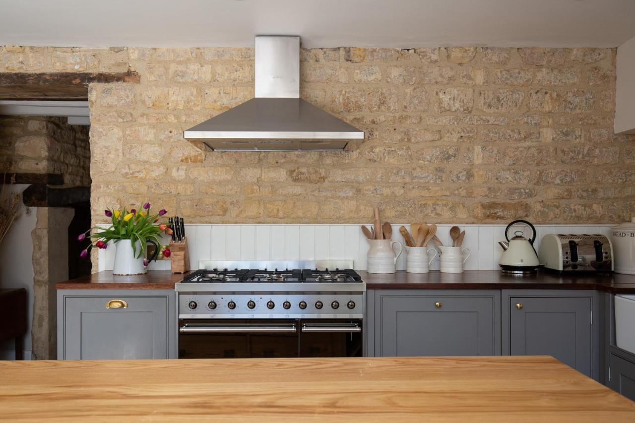 Gleneda Cottage - A Renovated, Traditional Cotswold Cottage Full Of Charm With Fireplace And Garden Bourton on the Hill Esterno foto