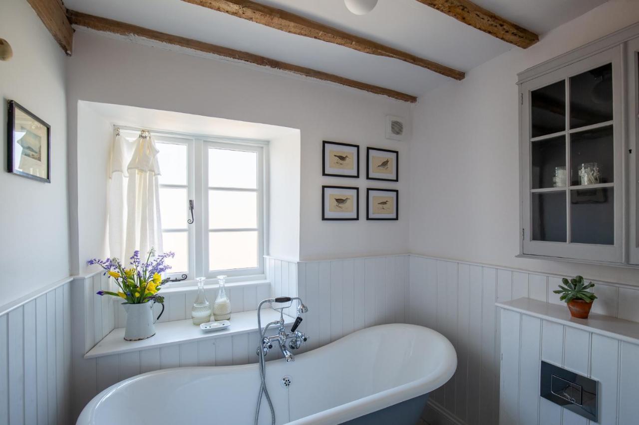 Gleneda Cottage - A Renovated, Traditional Cotswold Cottage Full Of Charm With Fireplace And Garden Bourton on the Hill Esterno foto