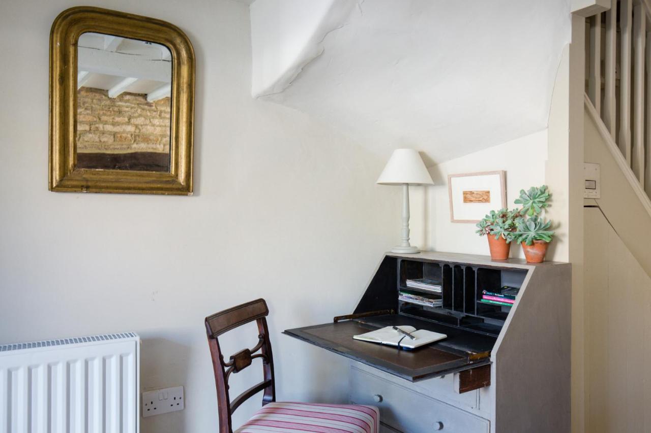 Gleneda Cottage - A Renovated, Traditional Cotswold Cottage Full Of Charm With Fireplace And Garden Bourton on the Hill Esterno foto